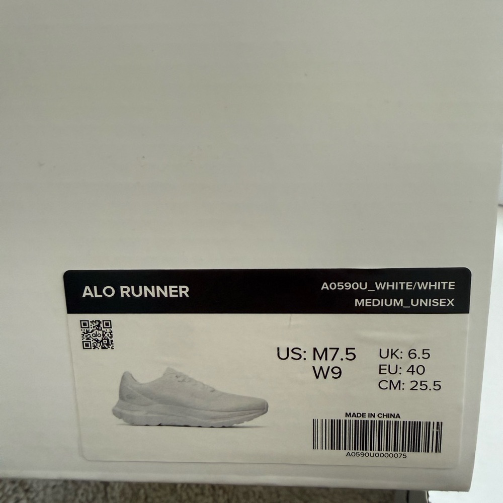 ALO Yoga Runner Athletic Shoes Unisex 7.5M/9W - Picture 4 of 4